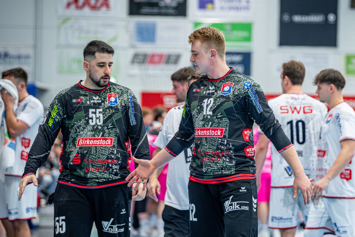 Anschluss an die Spitze halten